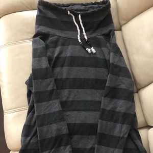 Roxy sweatshirt size large